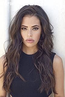 بیوگرافی Chloe Bridges