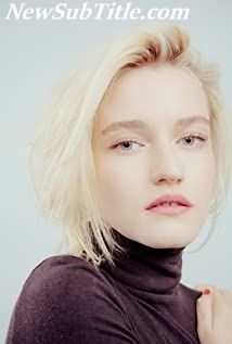 بیوگرافی Julia Garner