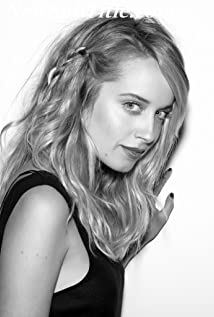 بیوگرافی Megan Park