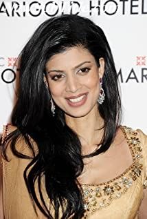 بیوگرافی Tina Desai